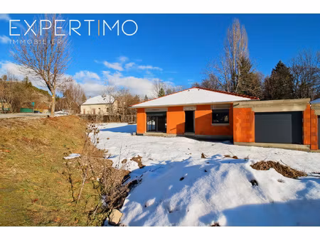 belle villa neuve de plain-pied  terrain plat d'environ 630