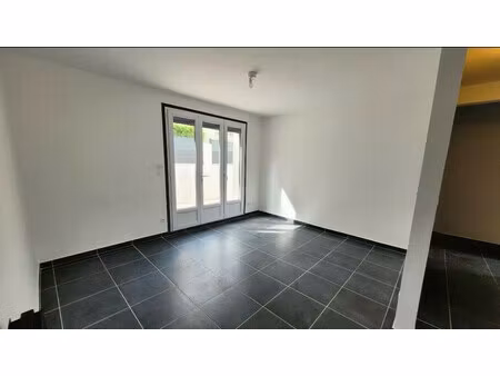 appartement t3 avec terrasse et garage à gonfaron