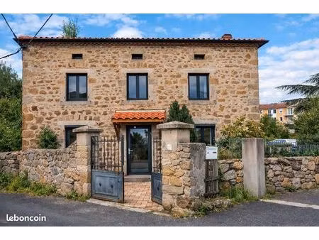 maison en pierre rénovée avec terrain