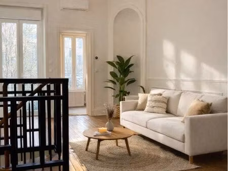 appartement de caractère avec terrasse et jardin