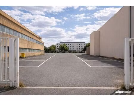 parking/box 300 m² la rochelle
