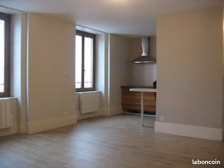 loue f2 vagney centre