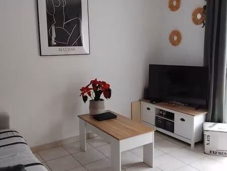 gd t2 de 50 m2 ac terrasse et pkg ds res securisée