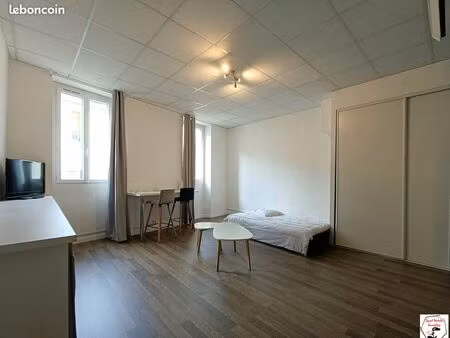 studio 1 pièce 32 m²