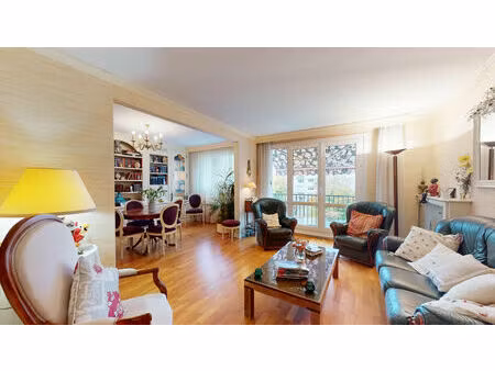 appartement bois d'arcy 5 pièces 97.20 m2 + 1 cave + 1 garage fermé extérieur