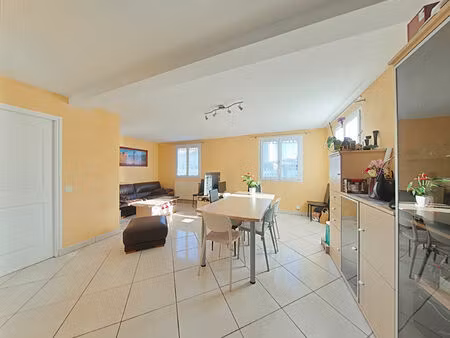 maison de plain-pied avec sous-sol total et jardin