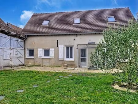 proche gasny  village avec commoditées et école sur place