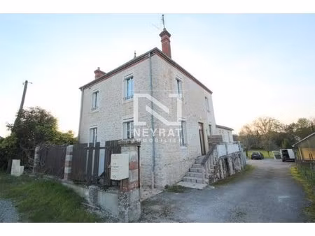 t4 de 107m2 avec terrain commun de 3000 m²