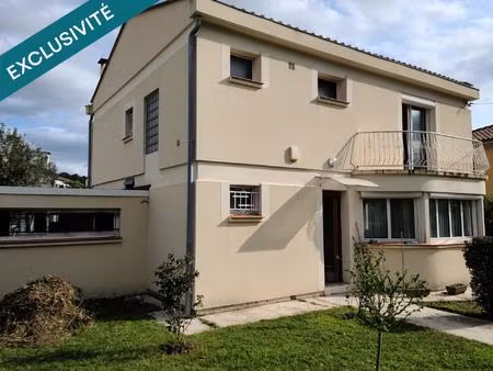 maison 4 chambres et 1 bureau  garage et jardin.