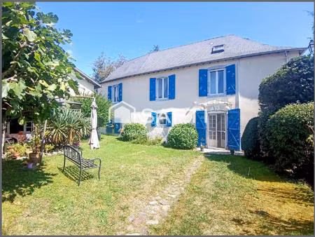 maison bearnaise d'environ 246m² avec dependance