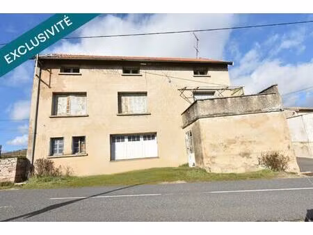 idéalement située avec une vue magnifique sur le vignoble  cette maison à rénover offre de
