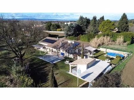 ensemble immobilier de 260m² comprenant deux habitations - terrain de 2300m² - garage - pi