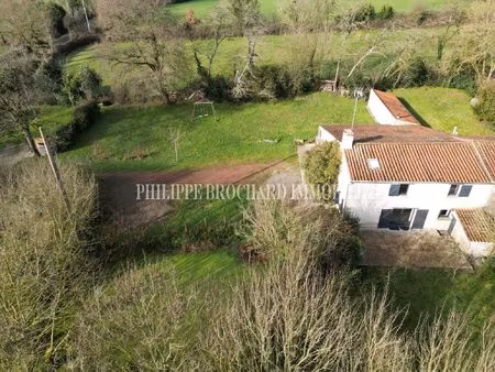 5 chambres  grange et grand terrain !