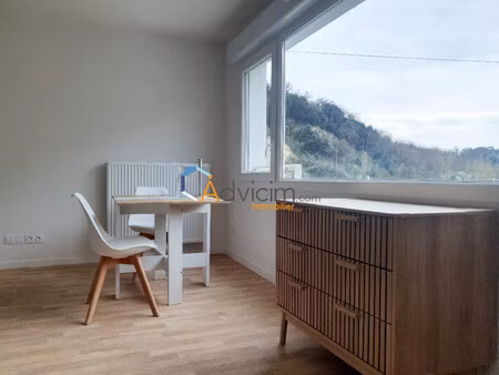 f1 neuf meuble avec parking