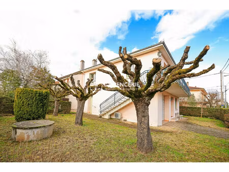 maison familiale à rénover avec garage et jardin – quartier