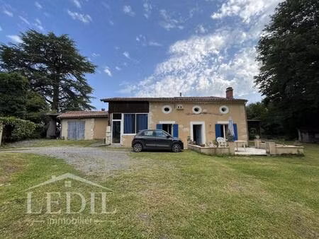 maison de campagne 4 chambres  piscine et terrain