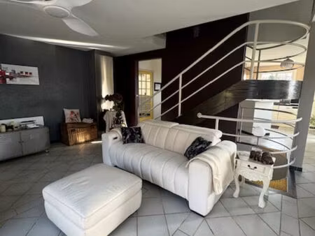 varambon : maison d'architecte avec volumes généreux et fort potentiel