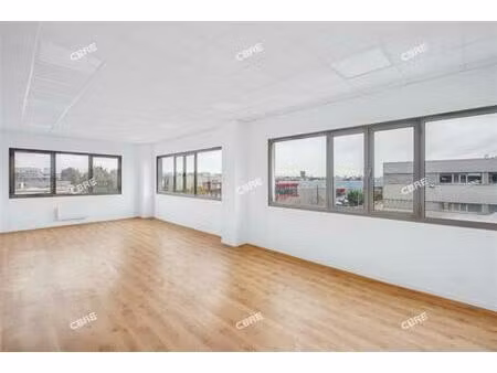 location bureau villeneuve la garenne 4 740 m²