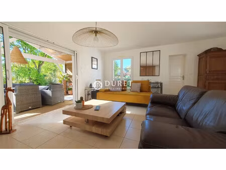 maison dans un écrin de verdure  à proximité de l'océan