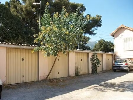 location garage 10 m² à toulon (83200)