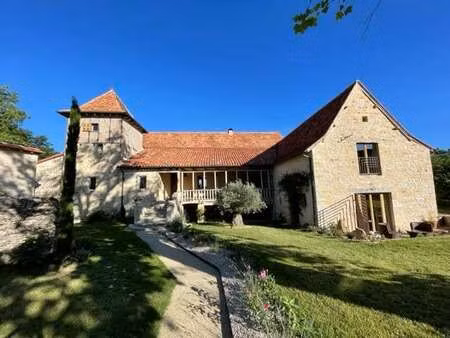 propriété de luxe à vendre à figeac : 1 044 000 € | 298m²