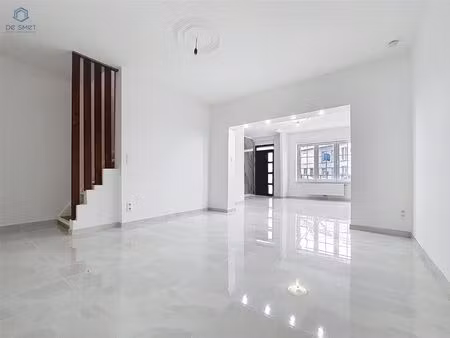 instapklare  volledig gerenoveerde woning