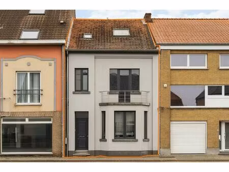 knap gerenoveerde woning (175m²) met 4 slaapkamers en leuke stadstuin te hasselt