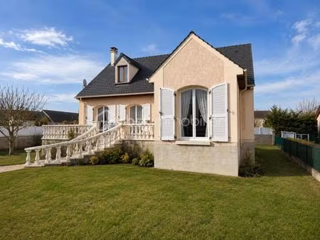 à découvrir sur penchard : maison indépendante de maçon  architecture soignée  lumineux vo