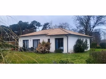 entre forêt et océan – maison moderne de plain-pied