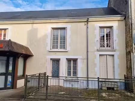 maison 143 m² + boutique - centre de mazangé - fort potentiel