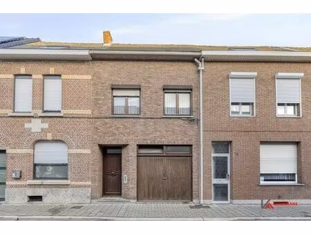 woning met 2 slaapkamers  tuin en garage.