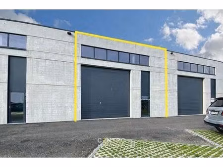 nb opslagruimte (178m²) te koop met 2 private parkeerplaatsen op ambachtelijke zone te mid