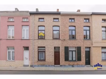 te koop: op te frissen stadswoning met 3 slaapkamers & koertje in ledeberg