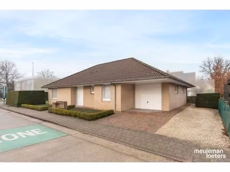 schitterend gelegen en energiezuinige gelijkvloerse woning met tuin en garage