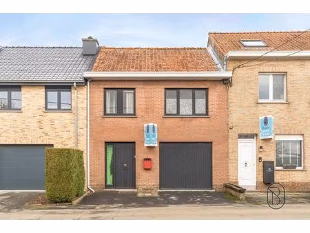 woning met garage  oprit en tuin - veel potentieel