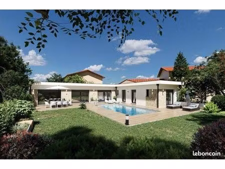 terrain de 500 m²  piscine  libre de constructeur  plein sud