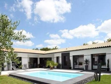 terrain de 500 m²  piscine  libre de constructeur  plein sud