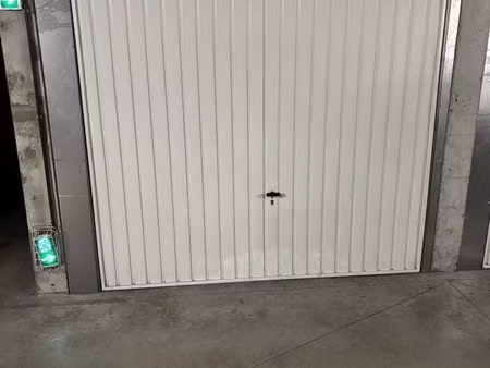 garage/box fermé 13m2 proche lyon 7