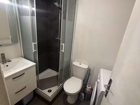 studio meublé rer d gare commerce proximité bus rer