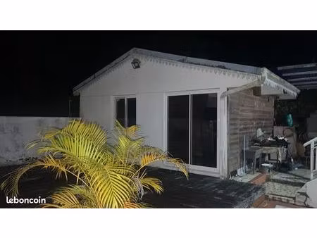 loue f2 climatisé meublé