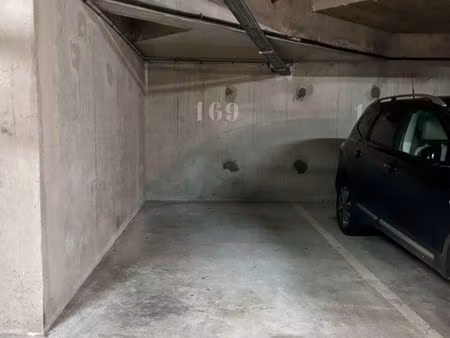 place de parking en sous sol dans résidence de standing sécurisée au plessis robinson