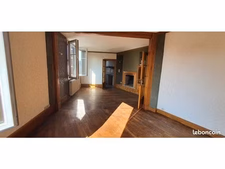 appartement spacieux et chaleureux au coeur de mehun-sur-yèvre