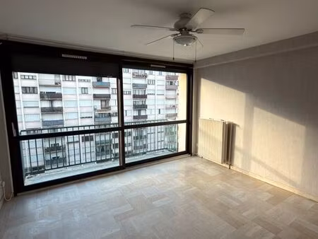 échirolles – t4 de 72 m² entièrement rénové – traversant & lumineux