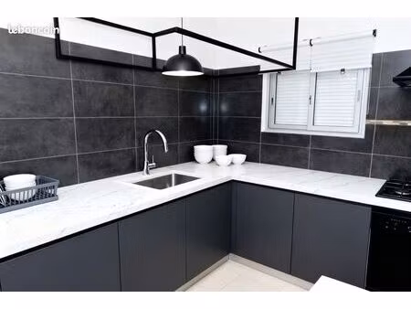 f3 a louer a l'année