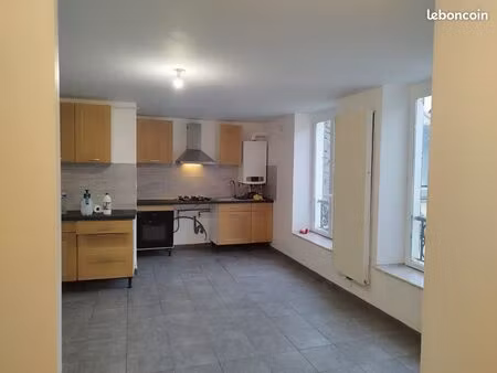 3 pieces sedan centre ville