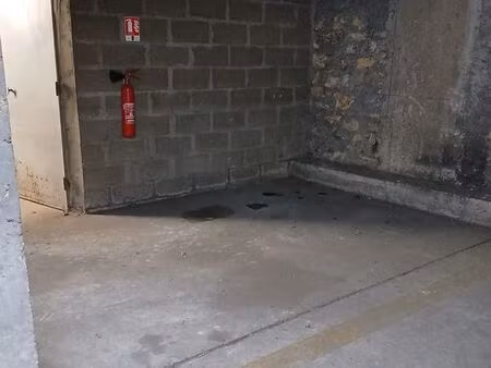 emplacement pour 2 roues (métro ourcq)