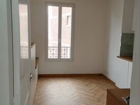 studio 20 m2 refais à neuf mai 2025 libre 1er mars