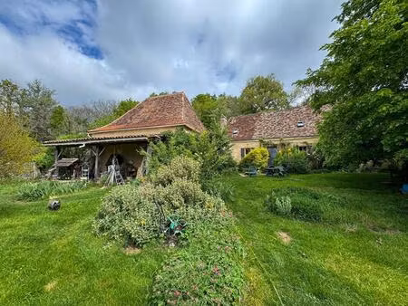 longère et grange en pierre  5 pièces  3 chambres  puits  6 5 ha jolie vue