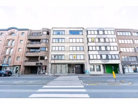 een verzorgd appartement met ruime kelder  balkon en garage