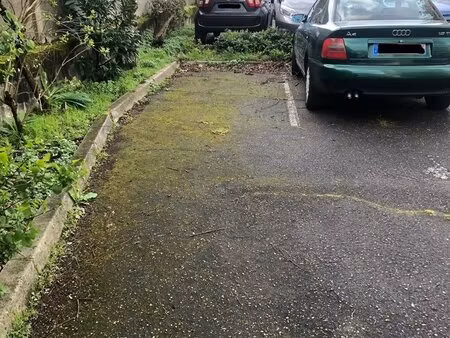 place de parking-allée jacques bainville-résidence sécurisée